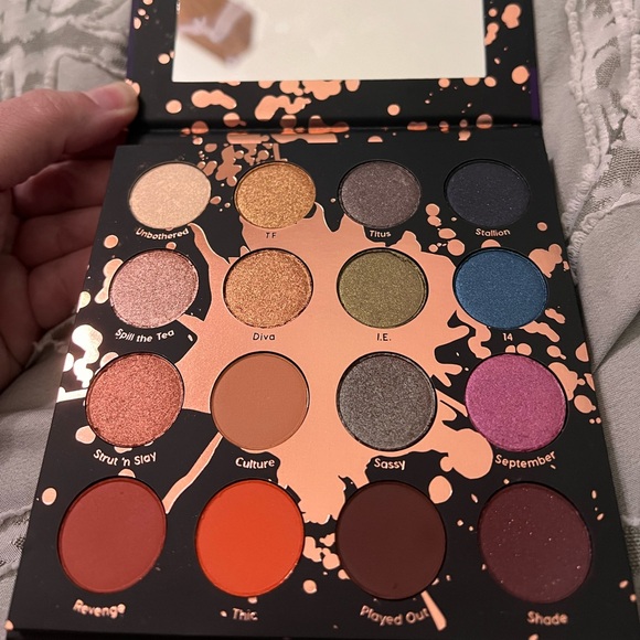 Colourpop perception eyeshadow palette